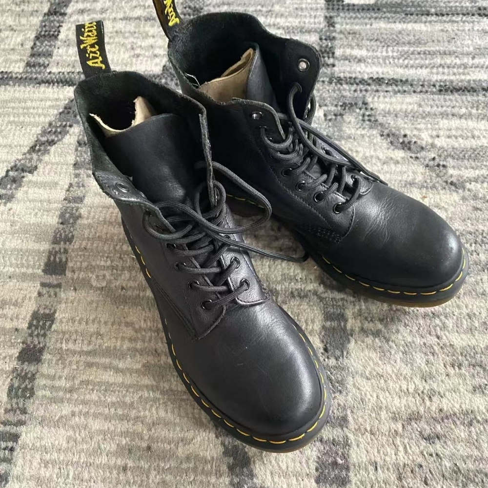 Excellebt Condition Black Dr. Martens 1460 Pascal Boots